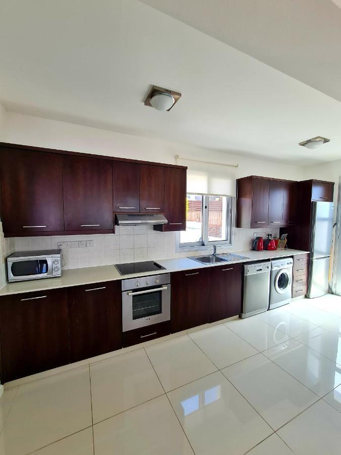 Modern Villa, 4 Bedrooms, Private Pool, Close To Coral Bay Strip Пейя Экстерьер фото